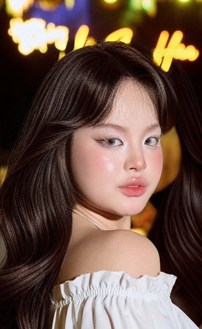 Dụi mắt nhận không ra visual tiểu thư nhà siêu mẫu Vbiz, tuổi 18 khác lạ thế này!- Ảnh 1.