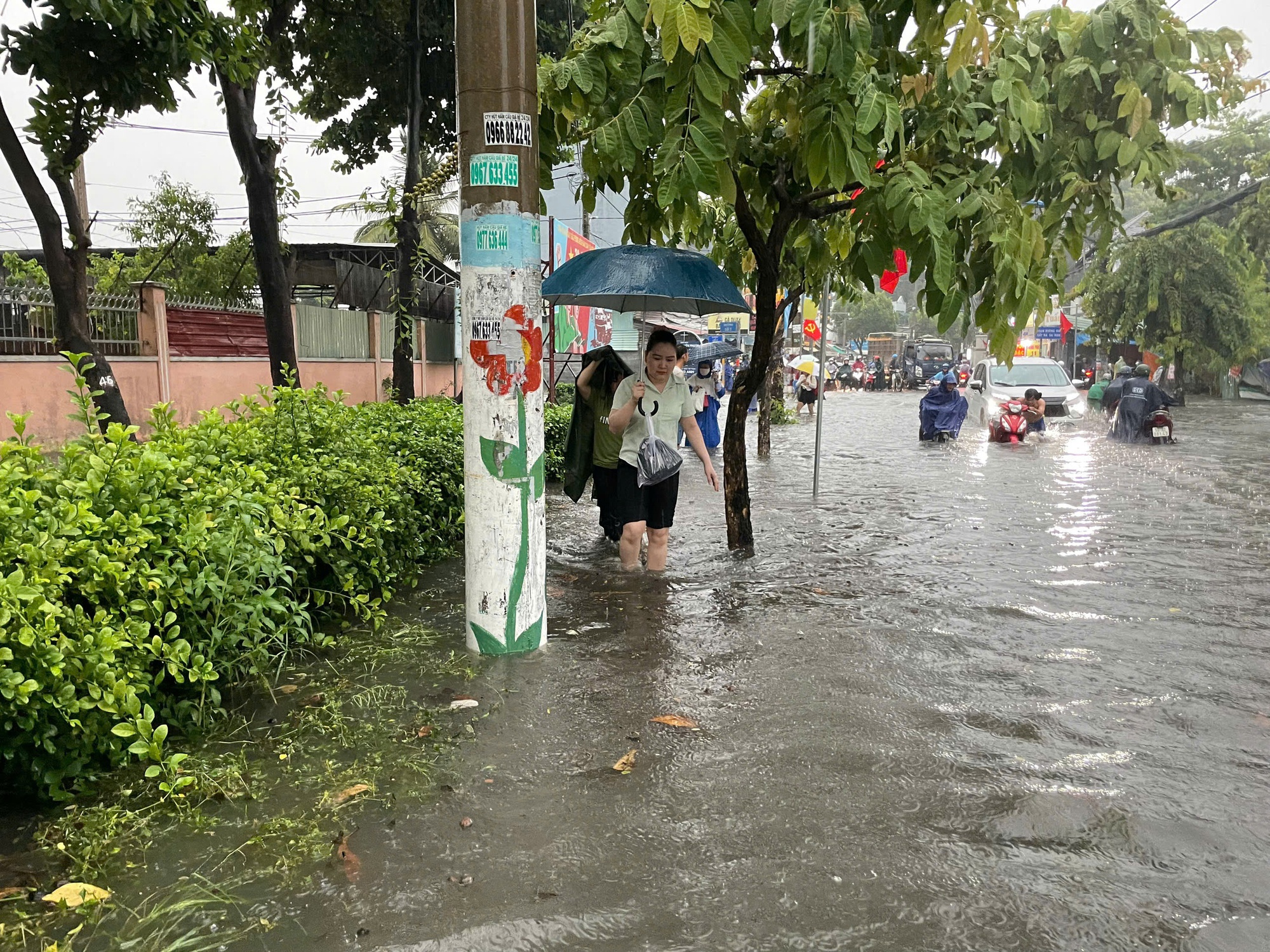 Mưa lớn sáng nay ở TP HCM: Có nơi đo được lượng mưa trên 200 mm- Ảnh 2.