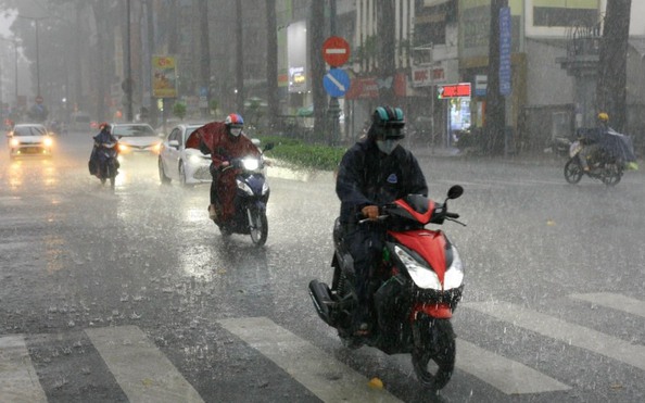 Sáng nay TP HCM có mưa to, thời tiết trong ngày diễn biến ra sao?- Ảnh 1.