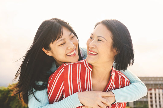 Trước khi con lập gia đình, cha mẹ khôn ngoan sẽ hỏi 2 điều: Cuộc sống hôn nhân của con được an toàn, yên ấm- Ảnh 1.