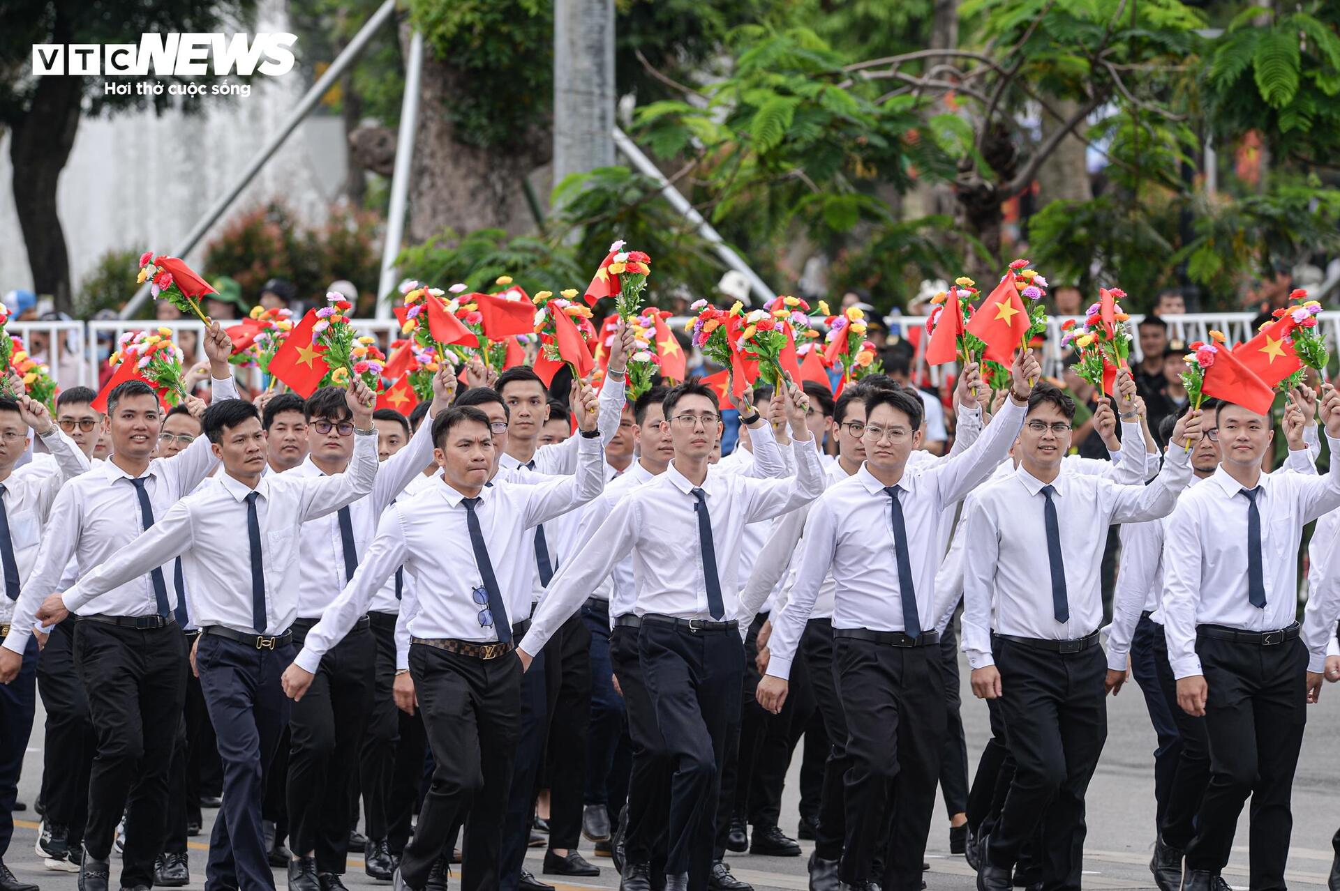 Cận cảnh tổng duyệt diễu binh, diễu hành mừng 70 năm Ngày Giải phóng Hải Phòng- Ảnh 17.