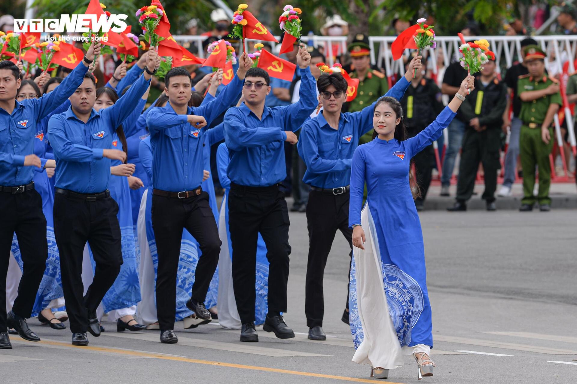 Cận cảnh tổng duyệt diễu binh, diễu hành mừng 70 năm Ngày Giải phóng Hải Phòng- Ảnh 15.