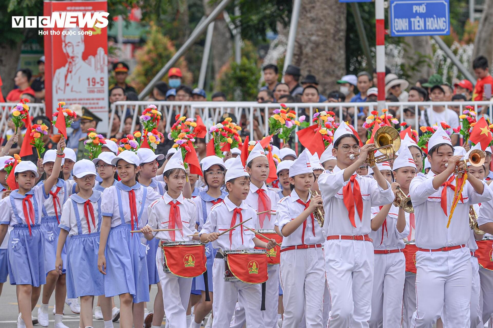Cận cảnh tổng duyệt diễu binh, diễu hành mừng 70 năm Ngày Giải phóng Hải Phòng- Ảnh 13.