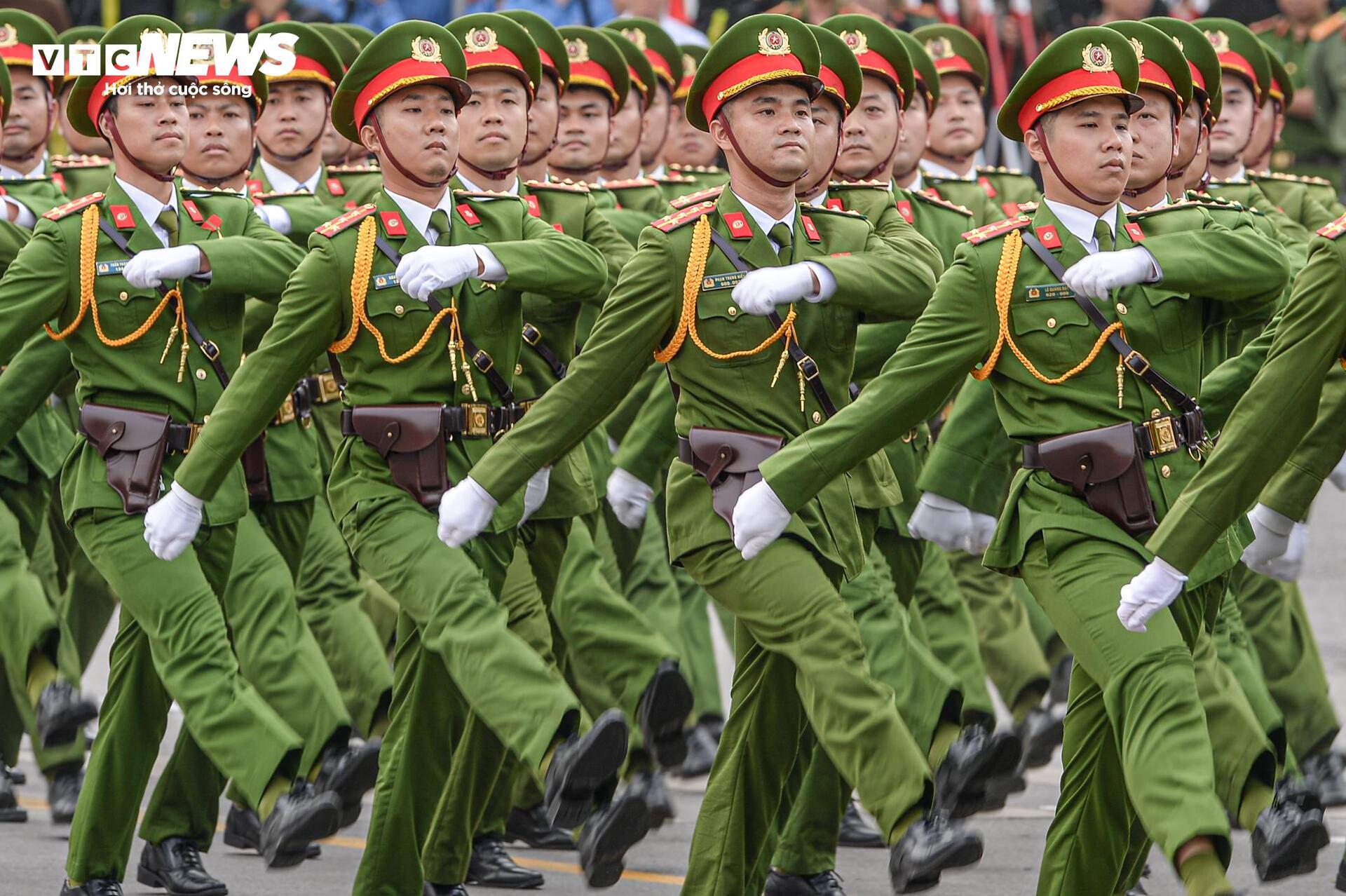 Cận cảnh tổng duyệt diễu binh, diễu hành mừng 70 năm Ngày Giải phóng Hải Phòng- Ảnh 9.