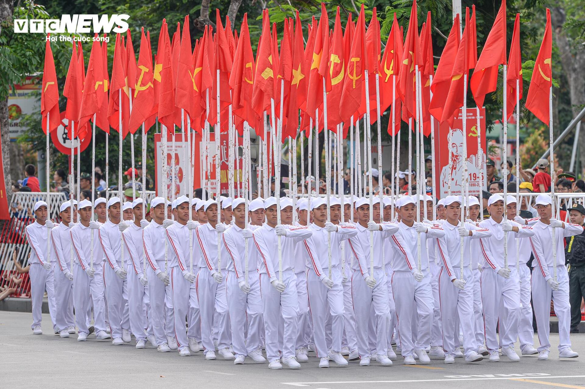 Cận cảnh tổng duyệt diễu binh, diễu hành mừng 70 năm Ngày Giải phóng Hải Phòng- Ảnh 5.