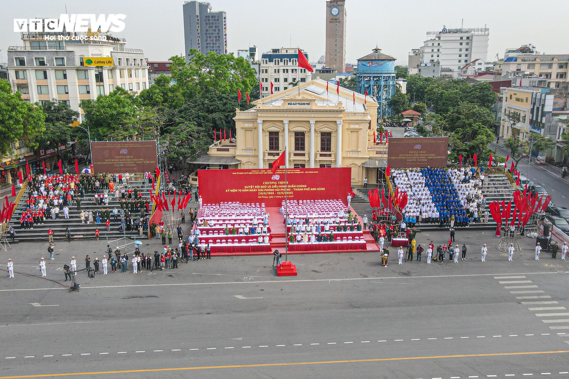 Cận cảnh tổng duyệt diễu binh, diễu hành mừng 70 năm Ngày Giải phóng Hải Phòng- Ảnh 1.