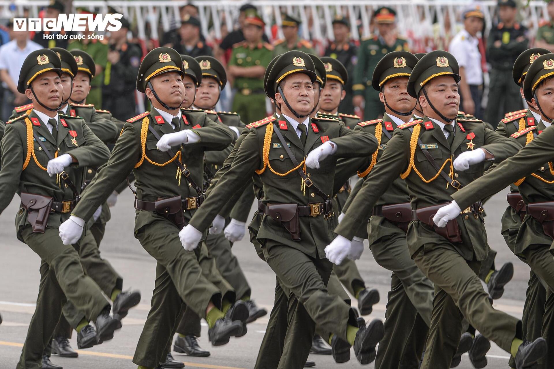 Cận cảnh tổng duyệt diễu binh, diễu hành mừng 70 năm Ngày Giải phóng Hải Phòng- Ảnh 10.