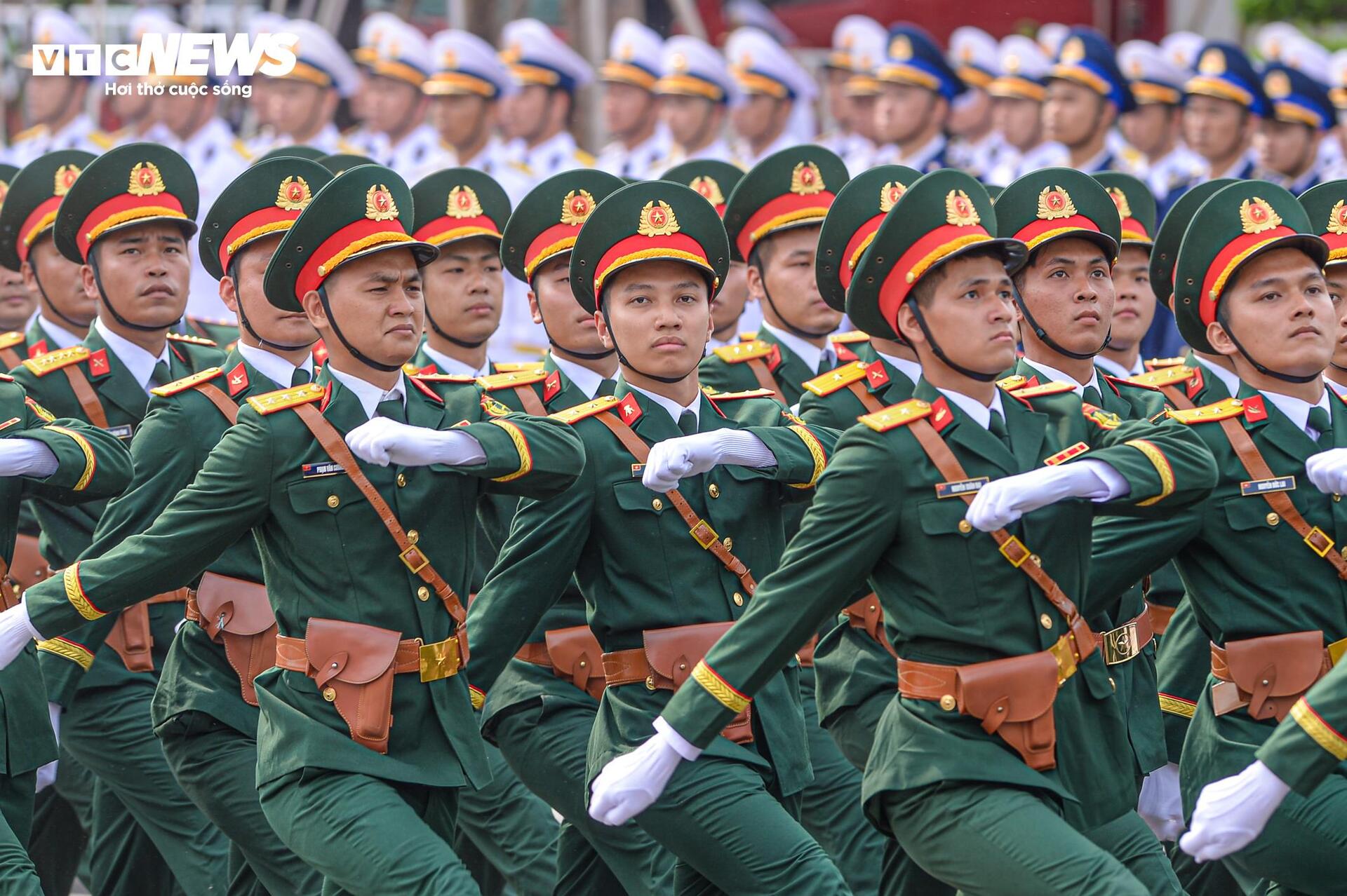 Cận cảnh tổng duyệt diễu binh, diễu hành mừng 70 năm Ngày Giải phóng Hải Phòng- Ảnh 8.