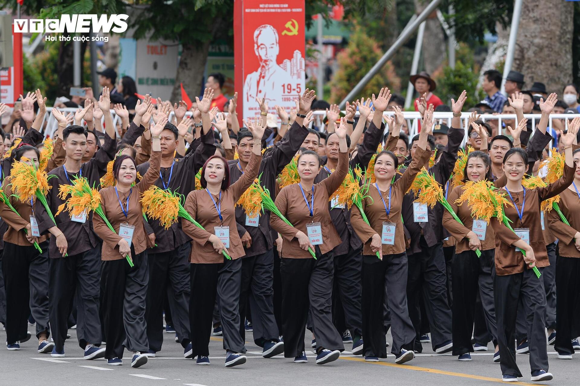 Cận cảnh tổng duyệt diễu binh, diễu hành mừng 70 năm Ngày Giải phóng Hải Phòng- Ảnh 12.