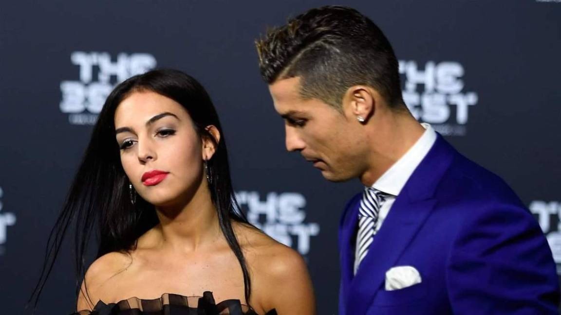 Tính nghiện mua sắm của bạn gái từng khiến Ronaldo phải lắc đầu, cô nàng sau đó phản ứng bất ngờ- Ảnh 1.