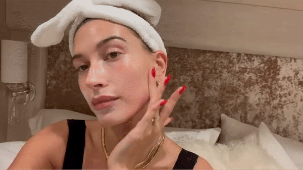 30 triệu lượt xem cách Hailey Bieber chiến thắng hung thần Getty: Hoá ra là mẹo Jennie vẫn dùng, thu nhỏ lỗ chân lông cực đỉnh!- Ảnh 7.
