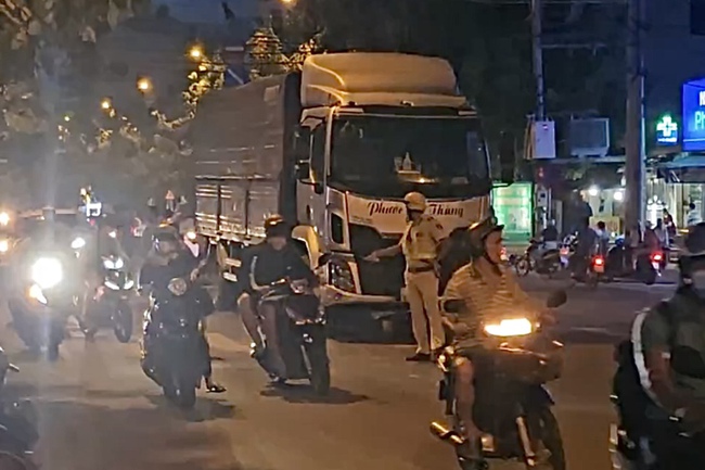 TP HCM: Tai nạn nghiêm trọng ở quận 12 tối nay- Ảnh 1.