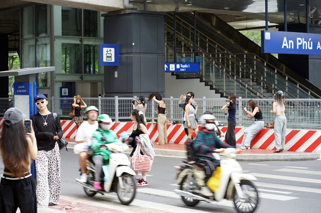 Thực hư Metro số 1 cấm chụp ảnh: Địa điểm sống ảo đình đám của giới trẻ TP.HCM có còn tự do check-in?- Ảnh 5.