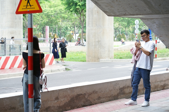 Thực hư Metro số 1 cấm chụp ảnh: Địa điểm sống ảo đình đám của giới trẻ TP.HCM có còn tự do check-in?- Ảnh 6.