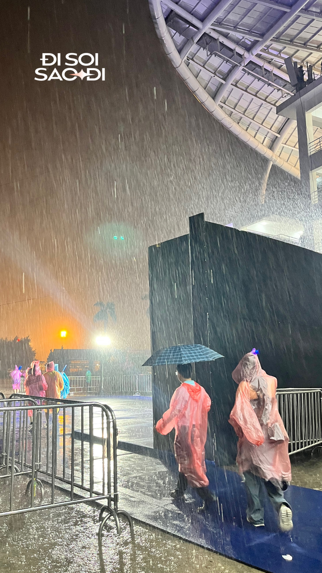 Trấn Thành livestream nóng trận mưa gió giáng xuống concert Anh Trai Say Hi, hoang mang sợ sập lều!- Ảnh 3.