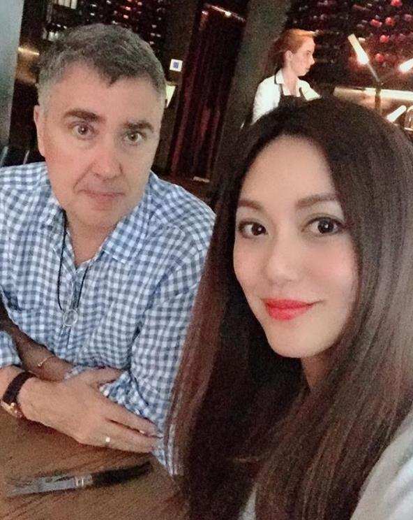 “Tiên nữ” showbiz lấy chồng hơn 17 tuổi và cái kết bất ngờ khi làm mẹ kế hào môn- Ảnh 5. “Tiên nữ” showbiz lấy chồng hơn 17 tuổi và cái kết bất ngờ khi làm mẹ kế hào môn- Ảnh 5.