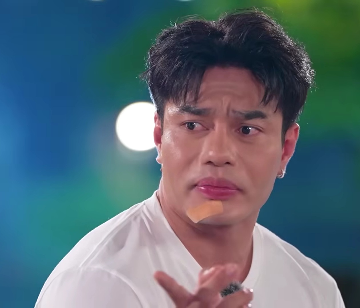 Lê Dương Bảo Lâm bị hải quan Mỹ giữ lại: “Trấn Thành, Hari Won đều bỏ đi, chỉ một người ở lại”- Ảnh 1.