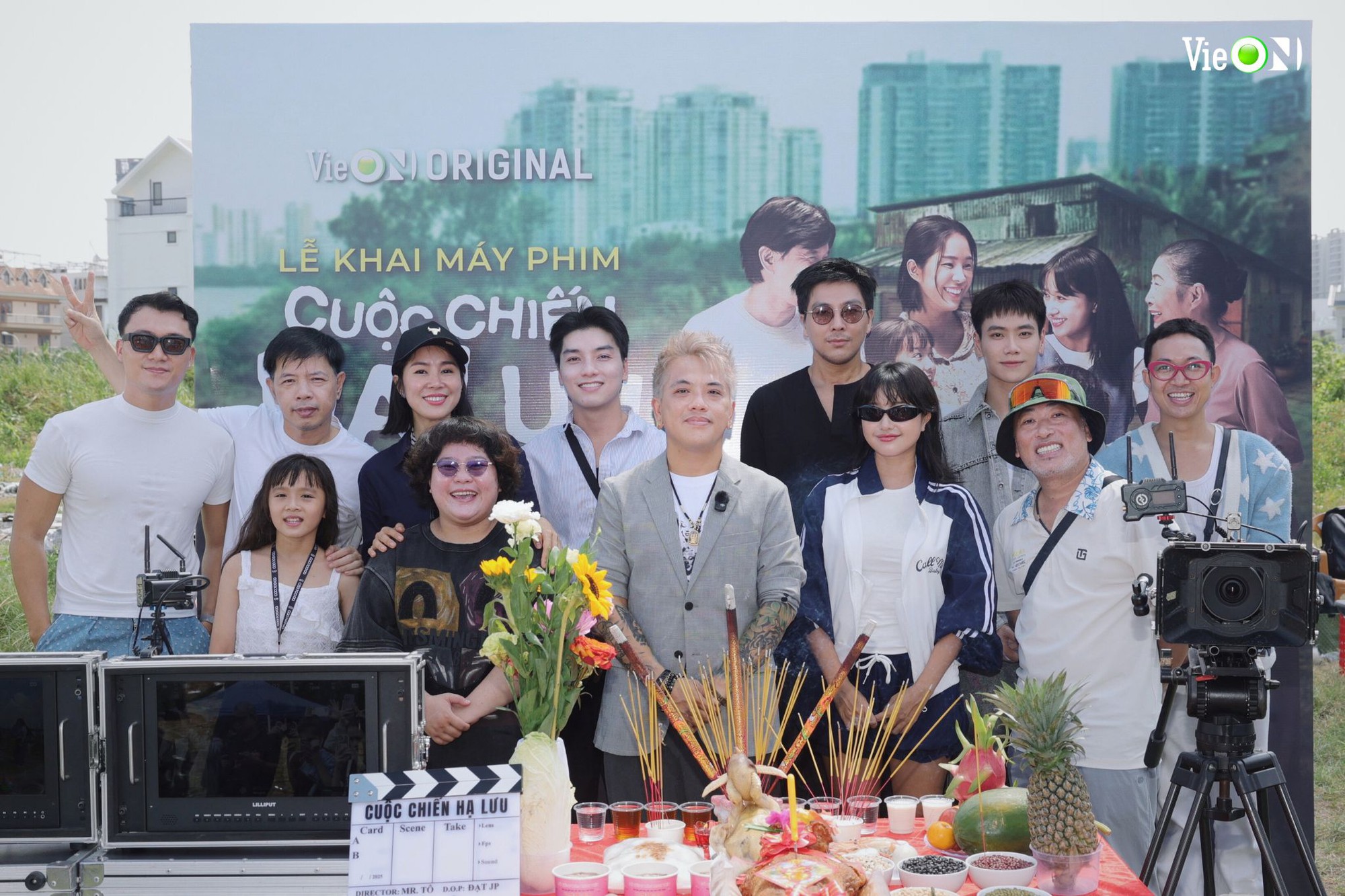 Khai máy phim VieON Original “Cuộc Chiến Hạ Lưu”: Thái Hòa tái hợp Lê Phương- Ảnh 1.