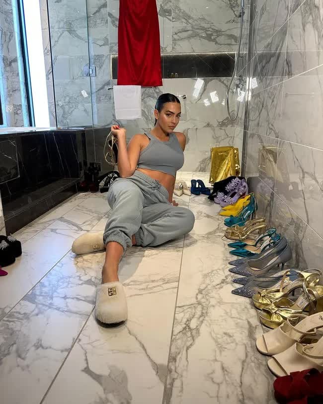 Tính nghiện mua sắm của bạn gái từng khiến Ronaldo phải lắc đầu, cô nàng sau đó phản ứng bất ngờ- Ảnh 4.