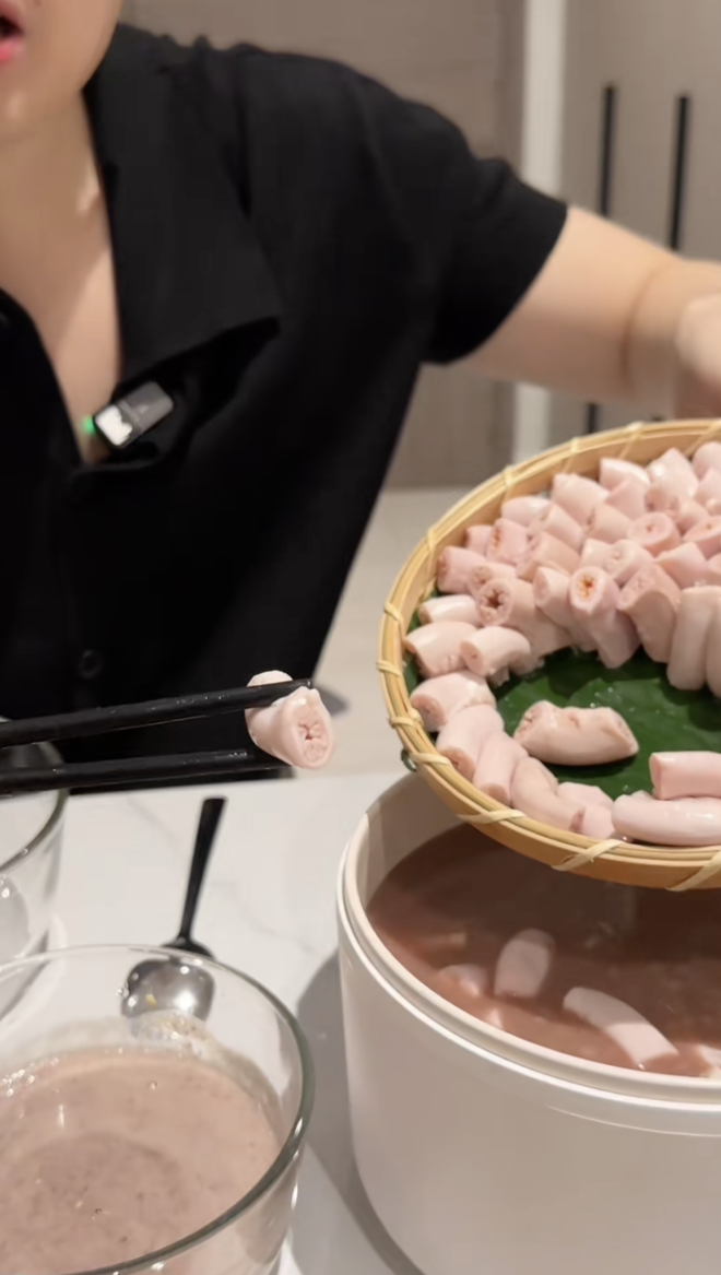 Hàng loạt video ăn lòng se điếu của người nổi tiếng bất ngờ viral trên TikTok, Tina Thảo Thi cũng bị réo tên- Ảnh 4.