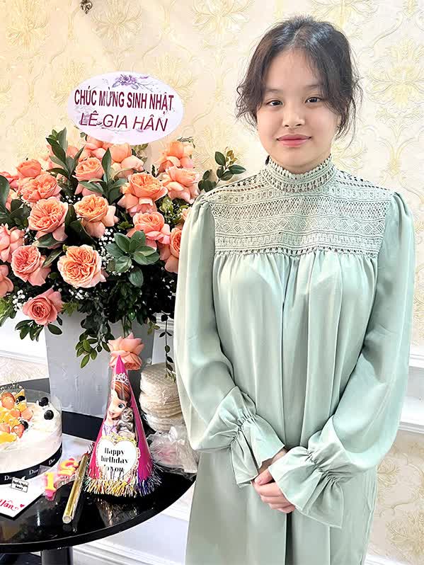 Dụi mắt nhận không ra visual tiểu thư nhà siêu mẫu Vbiz, tuổi 18 khác lạ thế này!- Ảnh 4.