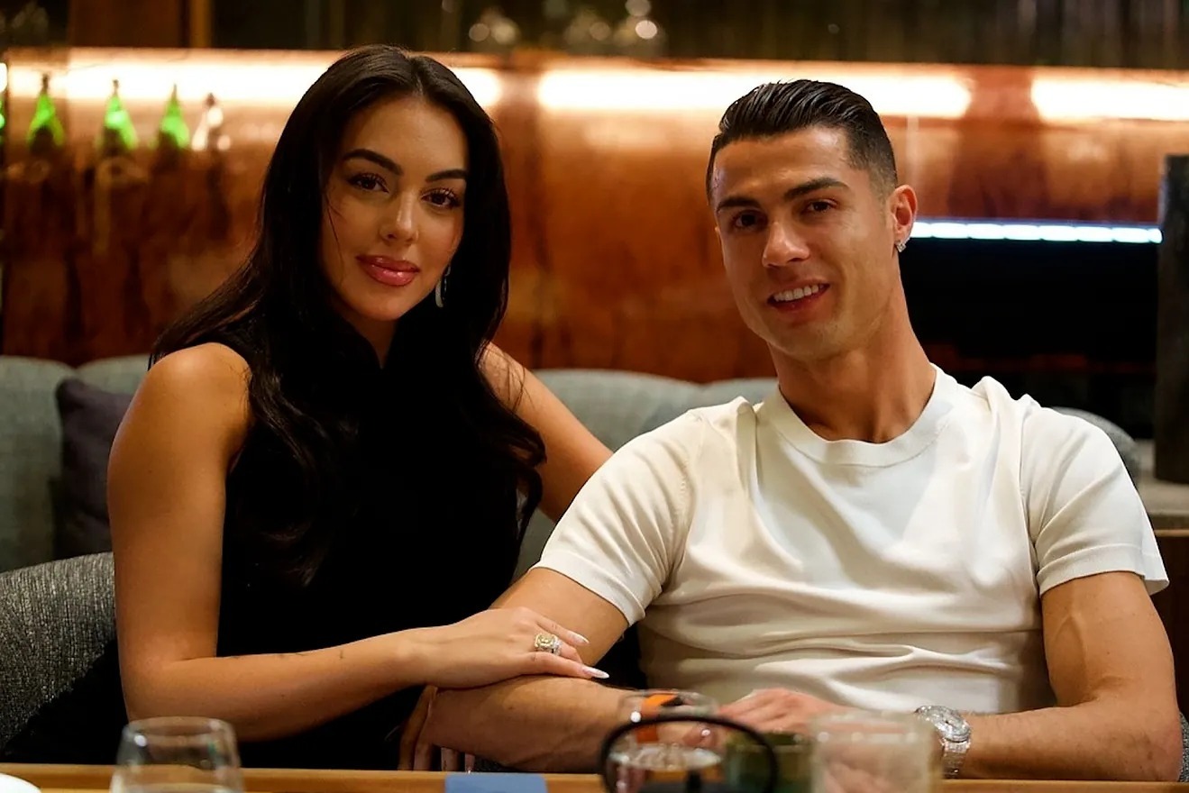 Tính nghiện mua sắm của bạn gái từng khiến Ronaldo phải lắc đầu, cô nàng sau đó phản ứng bất ngờ- Ảnh 5.