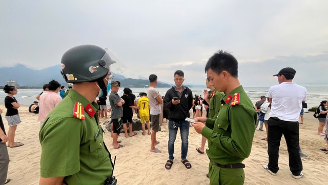 Phát hiện thi thể hai học sinh trôi dạt vào bãi biển Nam Ô- Ảnh 1.