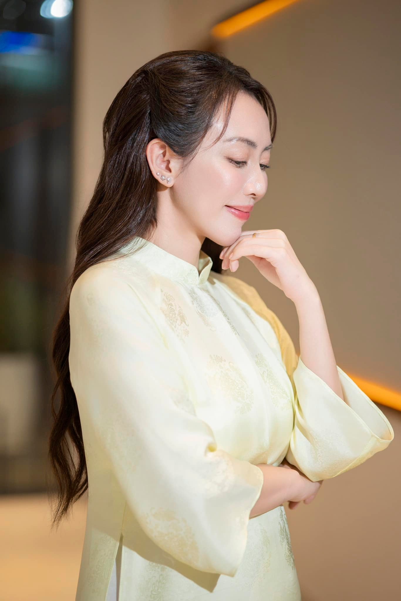 Sao nữ Vbiz bị khán giả đuổi khỏi sân khấu vì “xấu quá”, giờ là phú bà visual thăng hạng ngỡ ngàng- Ảnh 6. Sao nữ Vbiz bị khán giả đuổi khỏi sân khấu vì “xấu quá”, giờ là phú bà visual thăng hạng ngỡ ngàng- Ảnh 6.