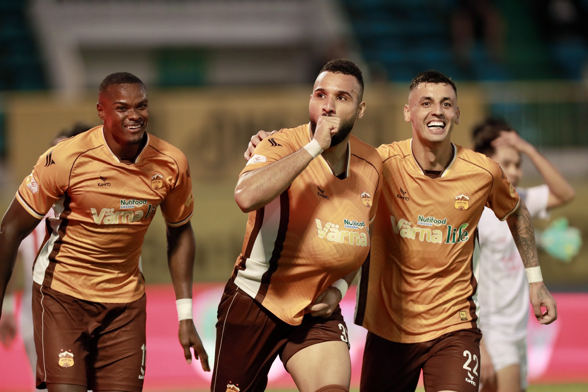 HAGL thắng sốc ở phút 99, gần như đập tan mộng vô địch V.League của HLV châu Âu- Ảnh 2.
