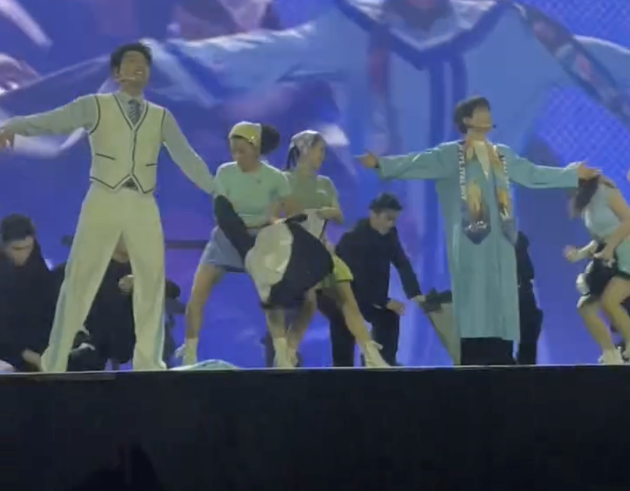 Viral nhất Concert Anh trai say Hi: HIEUTHUHAI gặp sự cố nhỏ, Anh Tú Atus hành xử thế nào mà gây nức lòng?- Ảnh 2.