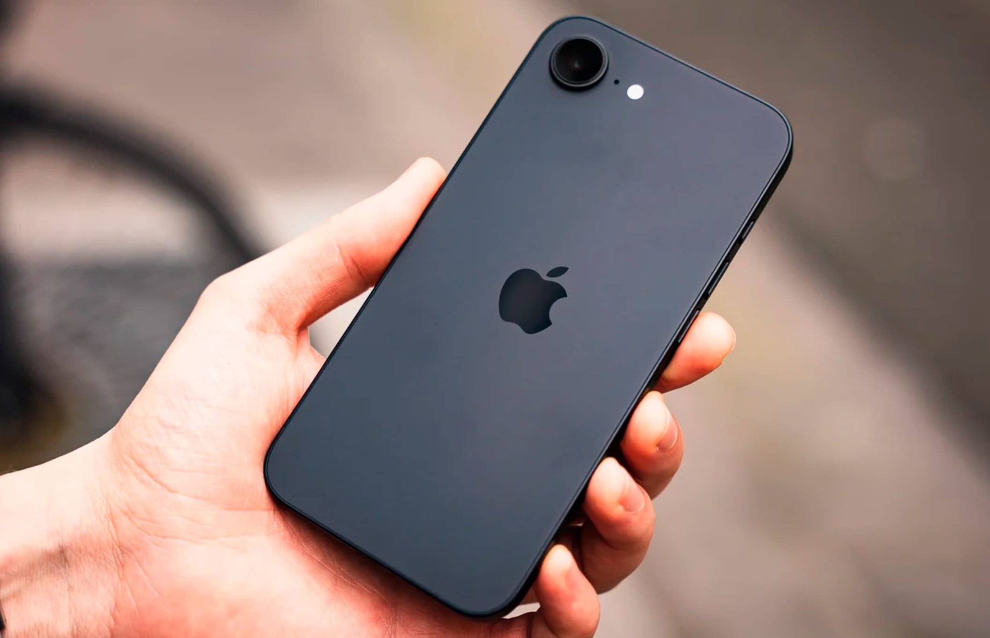 Vừa mới ra mắt, iPhone mới nhất của Apple đã giảm giá tiền triệu- Ảnh 3.
