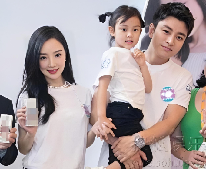 Bức ảnh khiến MXH bùng nổ: Cuộc hội ngộ của 2 nhân vật từng dính vào bê bối ngoại tình khiến dân mạng phải xuýt xoa về cách dạy con- Ảnh 2.