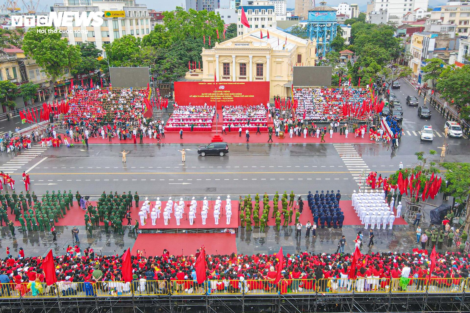 Dàn mô tô 'khủng' tham gia diễu hành, mừng 70 năm Giải phóng Hải Phòng- Ảnh 1.
