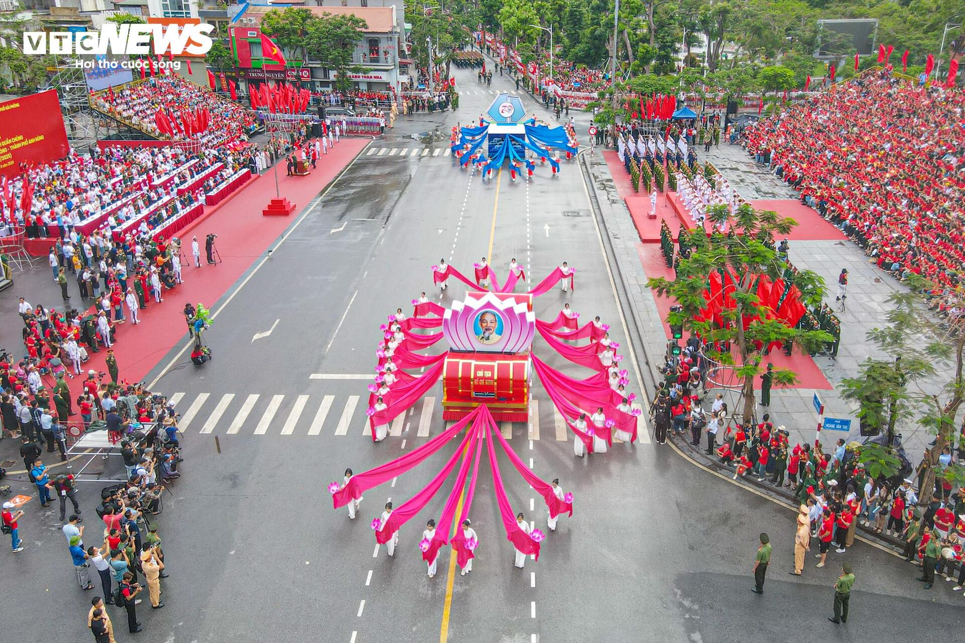 Dàn mô tô 'khủng' tham gia diễu hành, mừng 70 năm Giải phóng Hải Phòng- Ảnh 3.
