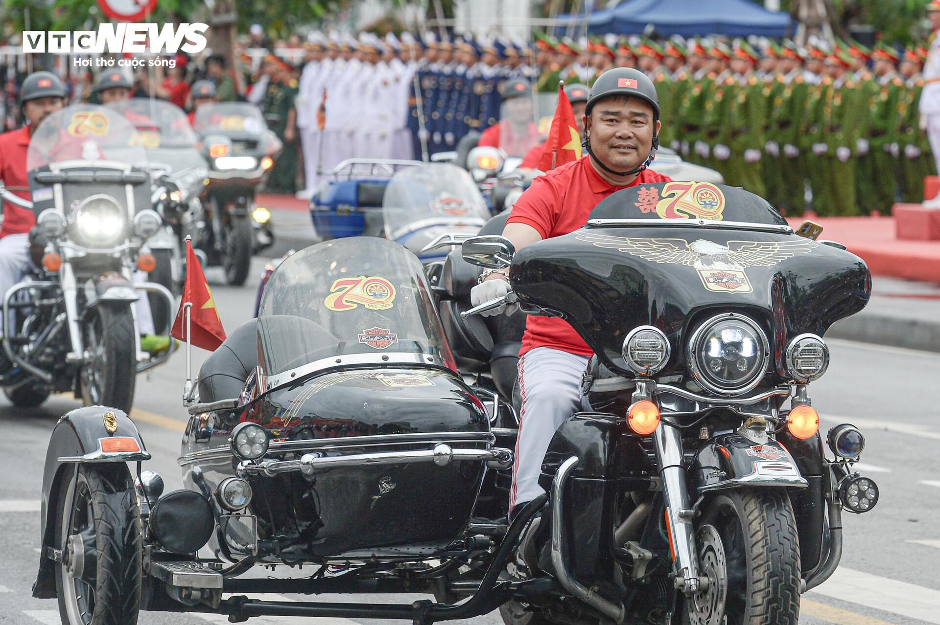 Dàn mô tô 'khủng' tham gia diễu hành, mừng 70 năm Giải phóng Hải Phòng- Ảnh 8.