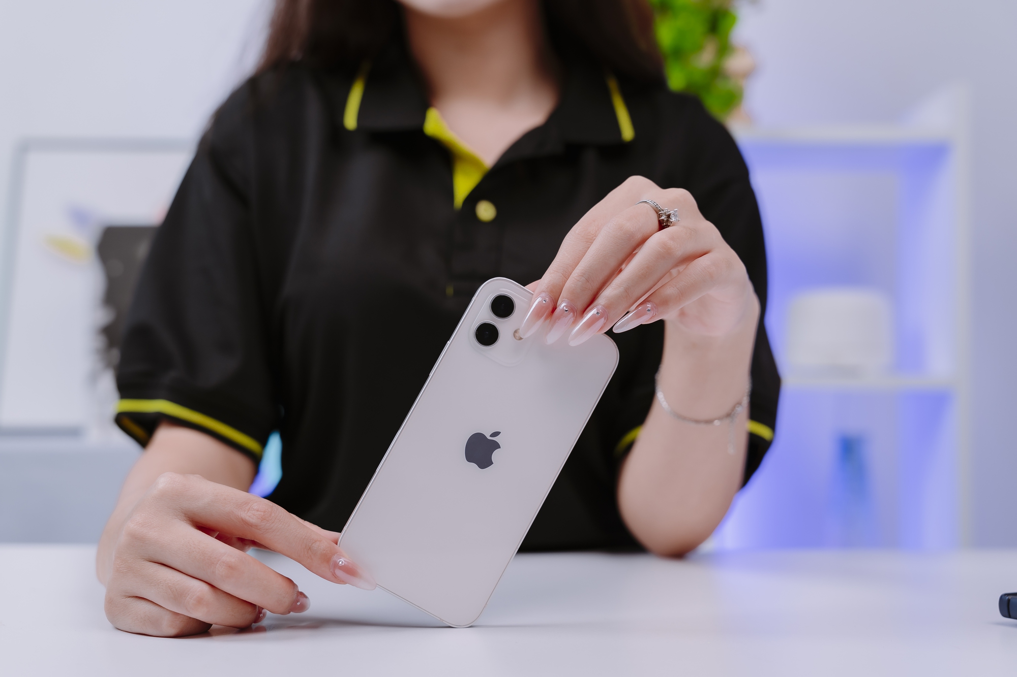 Hàng loạt iPhone giảm giá cực mạnh đầu tháng 5, máy cũ về mức 5,5 triệu đồng Hàng loạt iPhone giảm giá cực mạnh đầu tháng 5, máy cũ về mức 5,5 triệu đồng