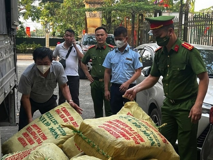 Hà Nội: Phát hiện 1,5 tấn xúc xích không rõ nguồn gốc xuất xứ- Ảnh 1. Hà Nội: Phát hiện 1,5 tấn xúc xích không rõ nguồn gốc xuất xứ- Ảnh 1.