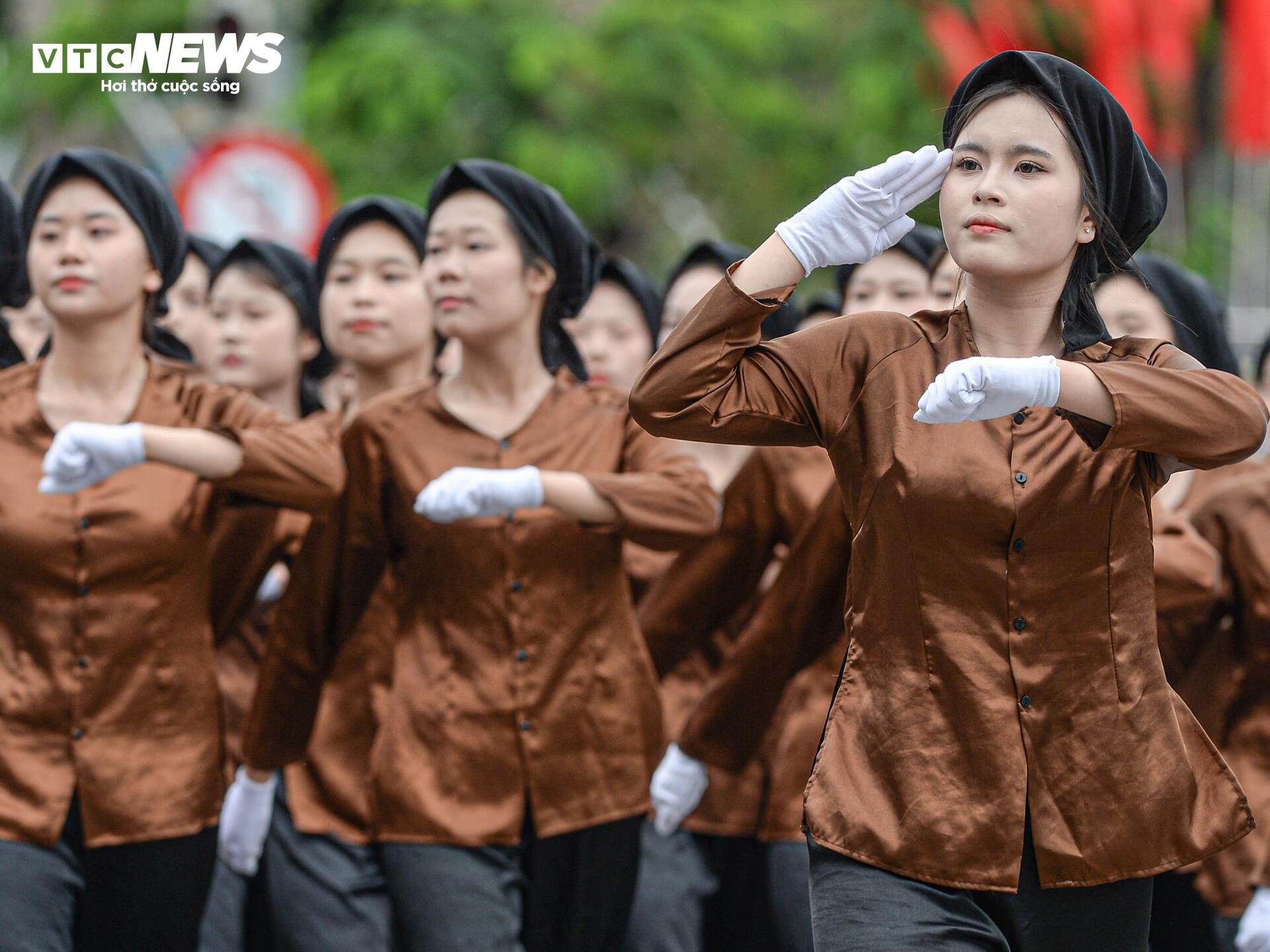 Dàn mô tô 'khủng' tham gia diễu hành, mừng 70 năm Giải phóng Hải Phòng- Ảnh 15.