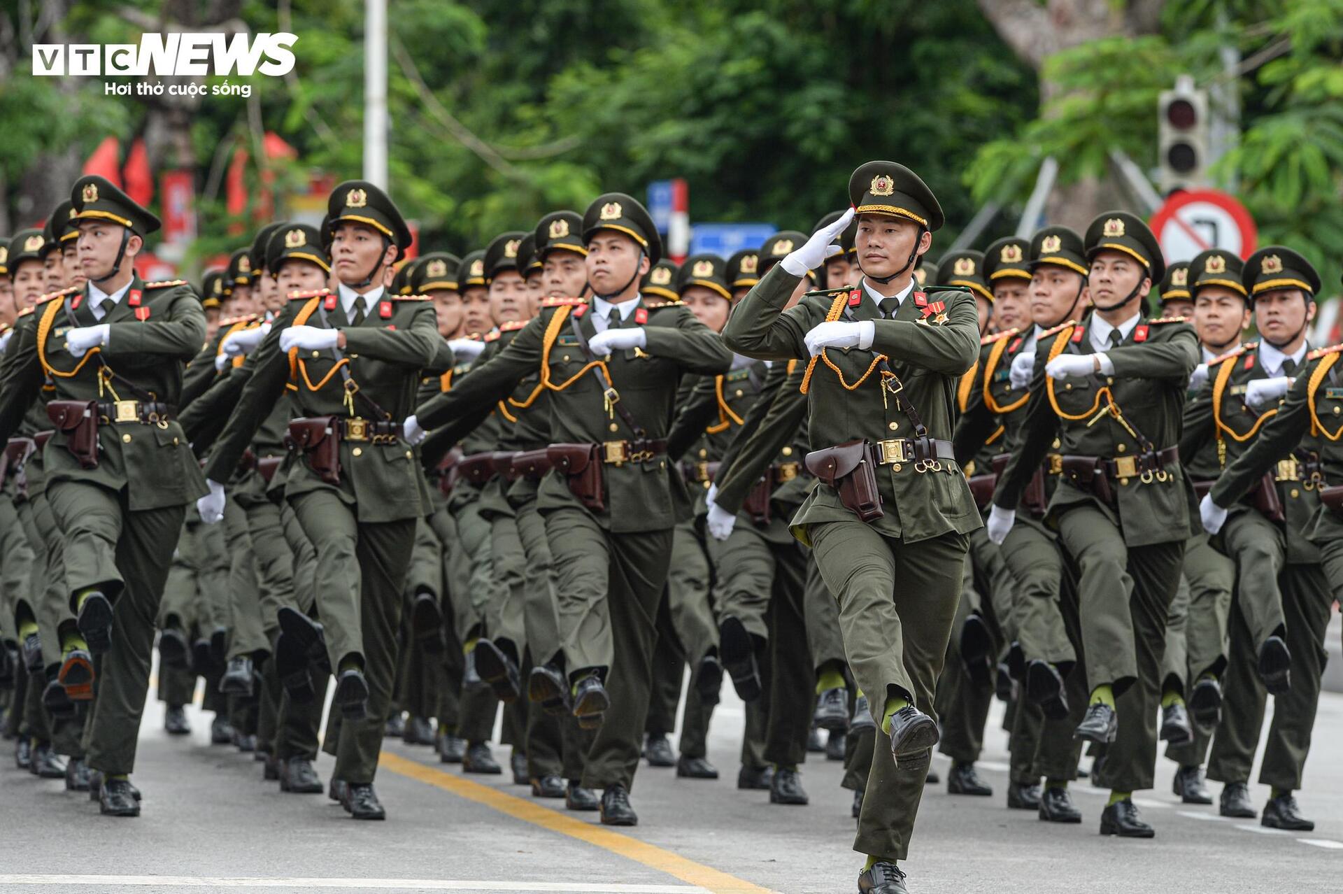 Xem lễ duyệt đội ngũ, diễu hành quần chúng kỷ niệm 70 năm giải phóng Hải Phòng- Ảnh 13.