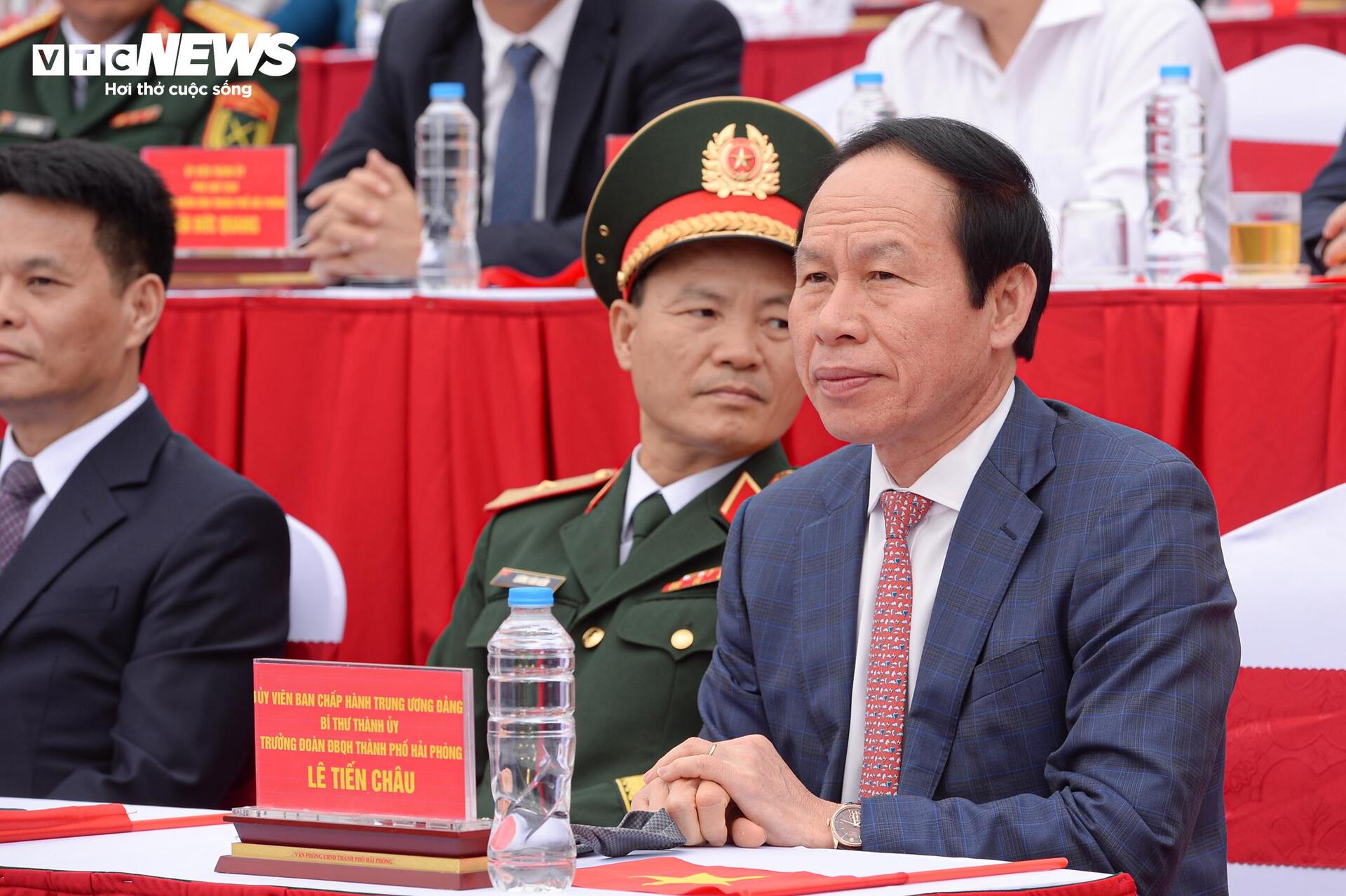 Xem lễ duyệt đội ngũ, diễu hành quần chúng kỷ niệm 70 năm giải phóng Hải Phòng- Ảnh 5.