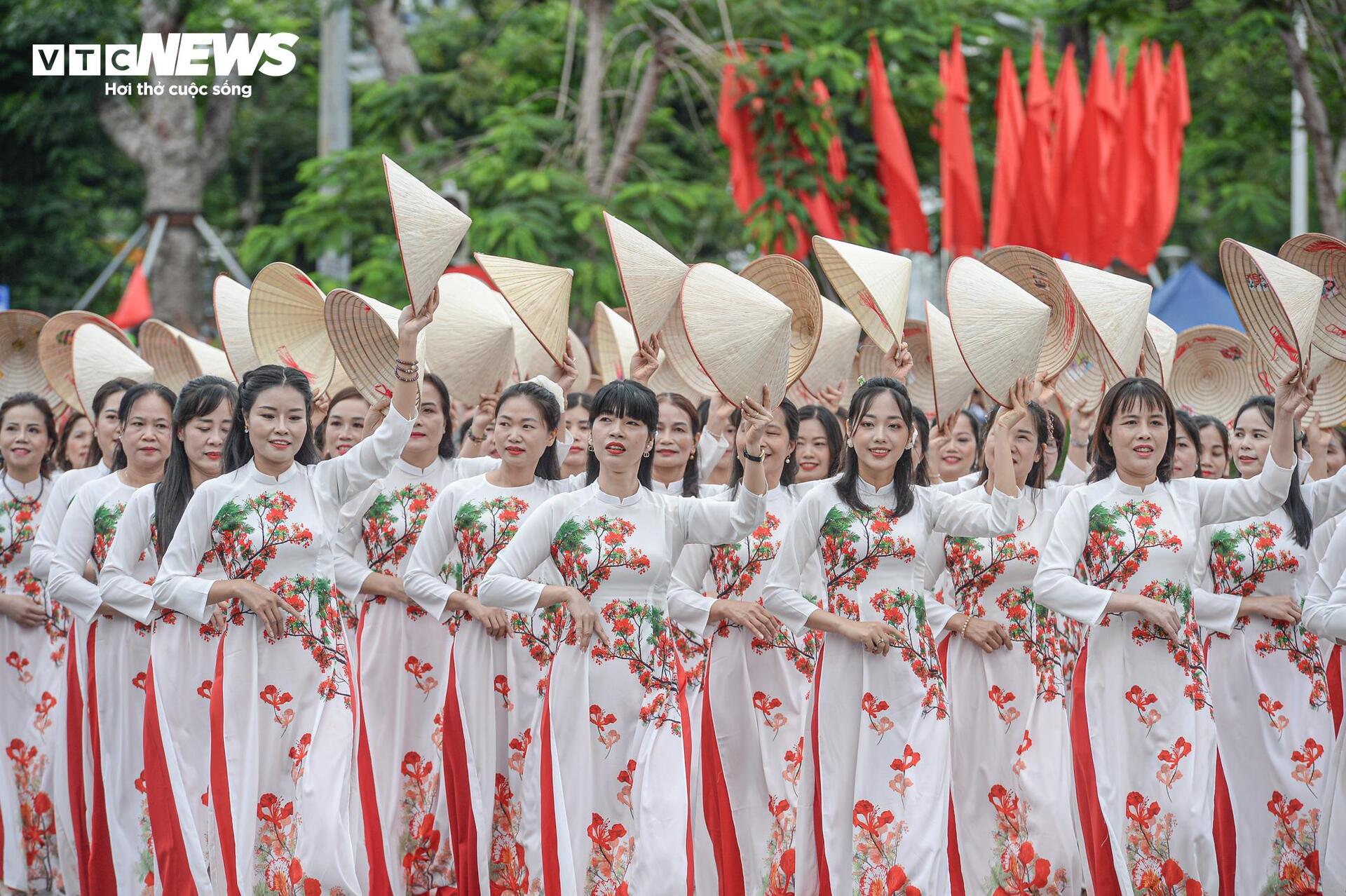 Dàn mô tô 'khủng' tham gia diễu hành, mừng 70 năm Giải phóng Hải Phòng- Ảnh 16.