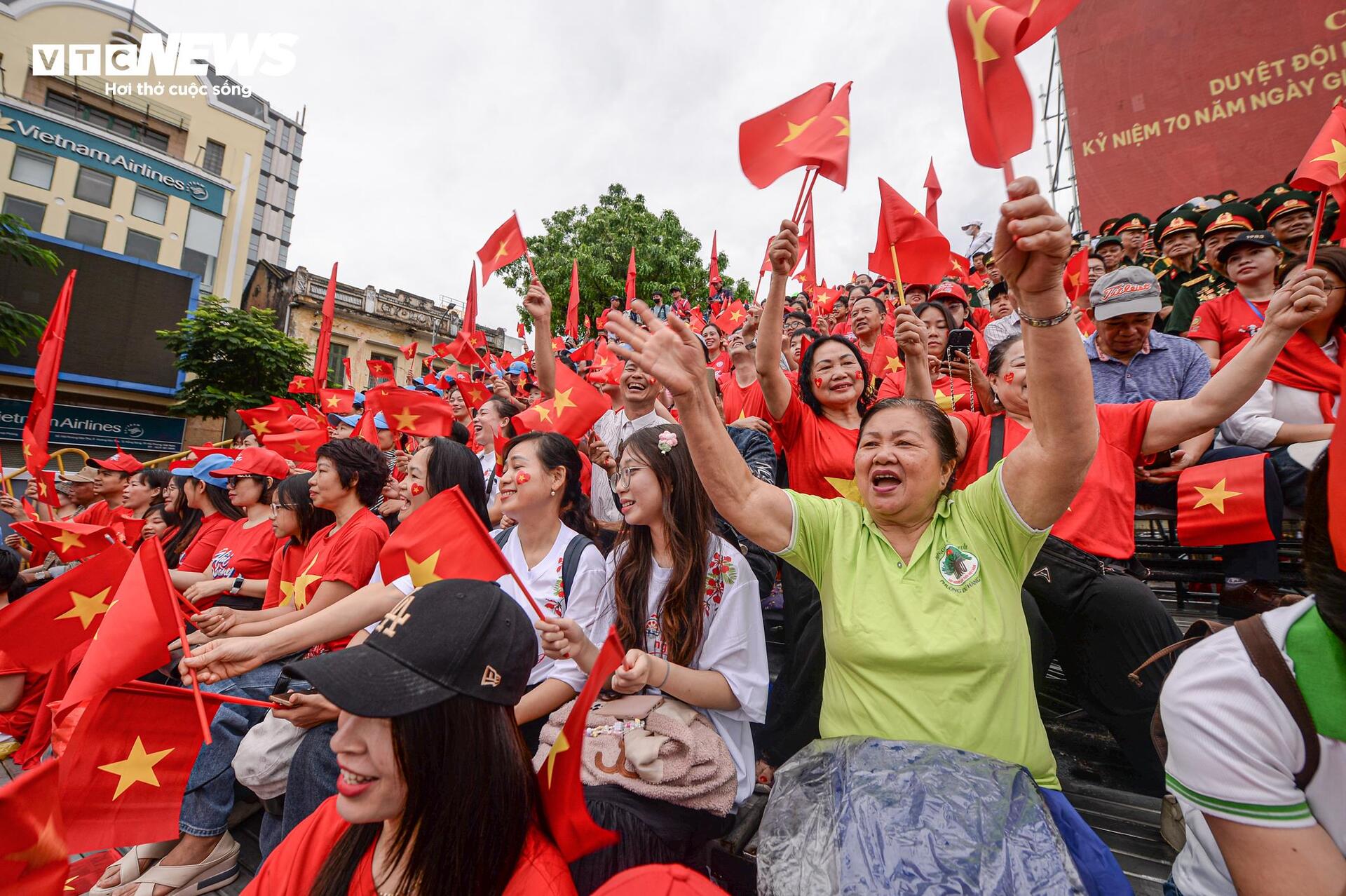 Dàn mô tô 'khủng' tham gia diễu hành, mừng 70 năm Giải phóng Hải Phòng- Ảnh 10.