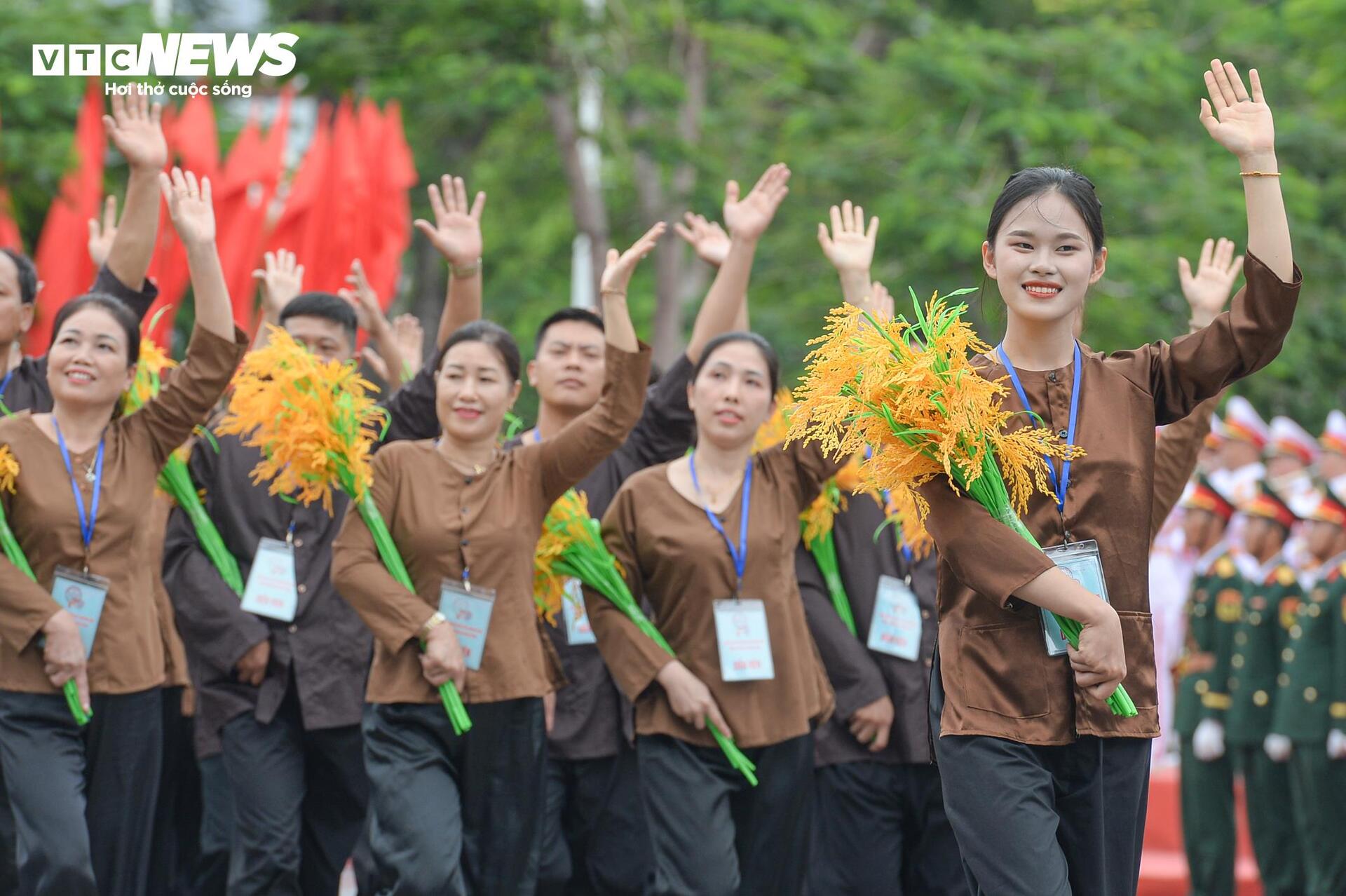 Dàn mô tô 'khủng' tham gia diễu hành, mừng 70 năm Giải phóng Hải Phòng- Ảnh 14.