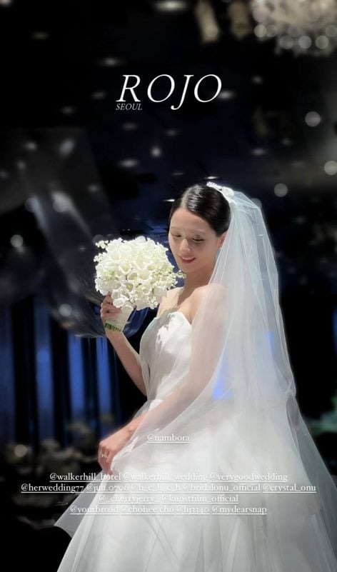 Đám cưới mỹ nhân nhà đông con nhất Kbiz: Chồng được khen giống Son Heung Min, cả dàn sao Sunny tề tựu chúc mừng- Ảnh 1.
