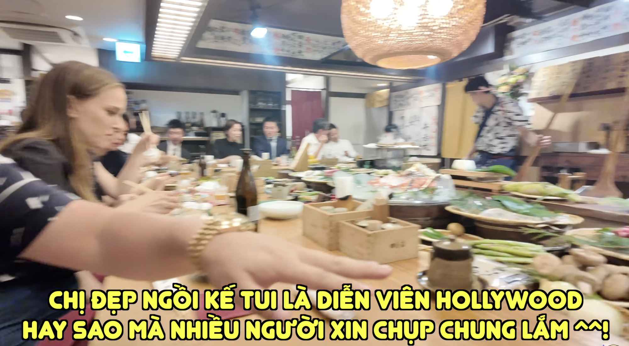Khoa Pug sốc nặng khi lên Google tra tên người phụ nữ cứ nhìn mình trong quán ăn, hoang mang vì không nghĩ chuyện này lại xảy ra- Ảnh 1.