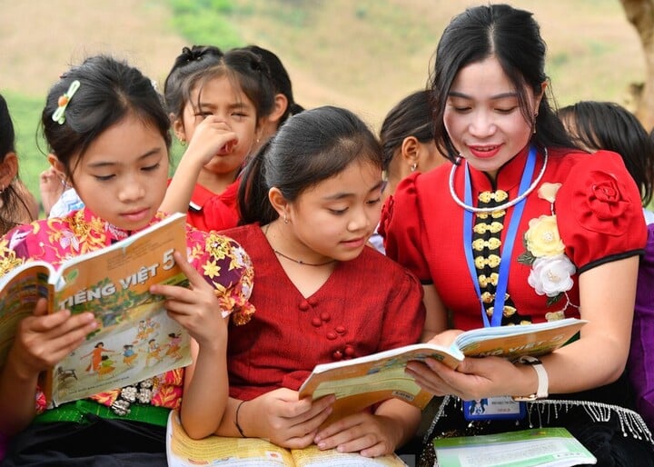 3 năm vẫn không tuyển đủ 66.000 giáo viên, Thủ tướng chỉ đạo khẩn- Ảnh 1.