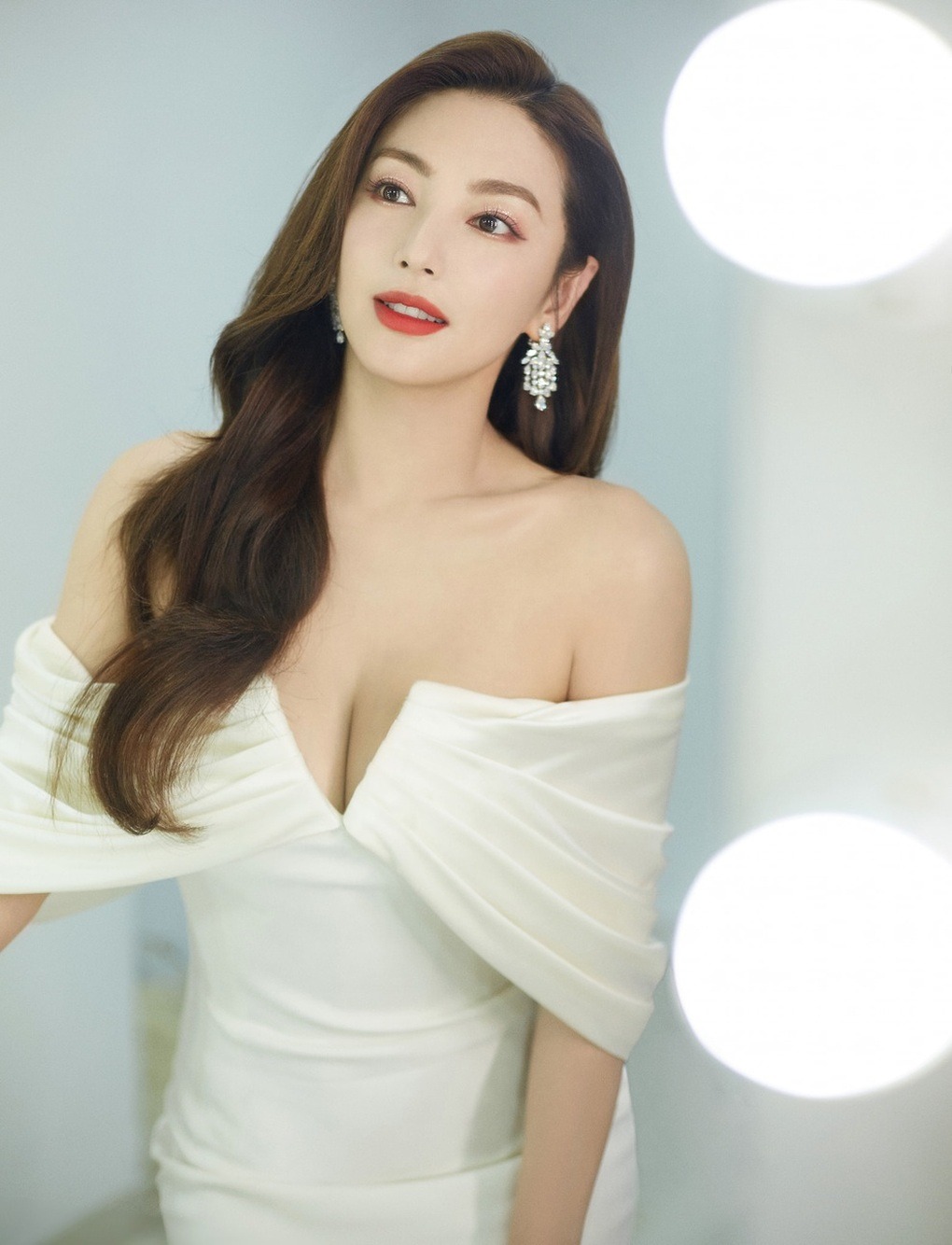 Xôn xao clip cặp sao lệch 23 tuổi thân mật khác thường ở sự kiện, nhà trai là mỹ nam tai tiếng nhất showbiz- Ảnh 8.