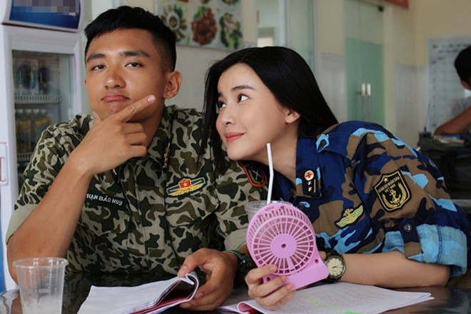 Cặp đôi Việt lộ clip ôm ấp thân mật gây bão MXH, bảo sao bị đồn phim giả tình thật suốt 7 năm- Ảnh 1. Cặp đôi Việt lộ clip ôm ấp thân mật gây bão MXH, bảo sao bị đồn phim giả tình thật suốt 7 năm- Ảnh 1.