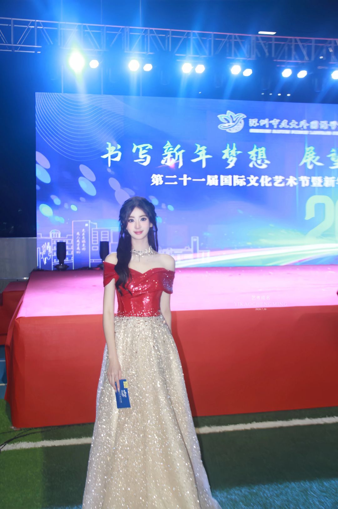 Nữ sinh cầm bảng tại hội thao tạo khoảnh khắc "kinh diễm" có 1-0-2: Thanh xuân sao có thể thiếu một nữ thần như thế?- Ảnh 5.