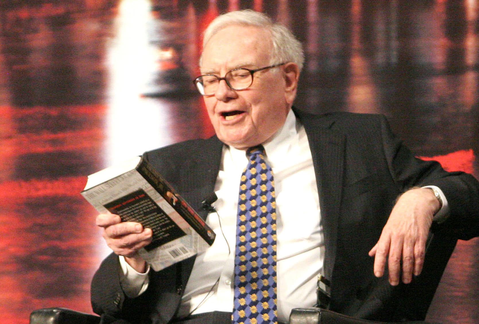 Tỷ phú Buffett: Đây là KHOẢN ĐẦU TƯ đáng giá nhất của đời người, không phải BĐS, vàng hay chứng khoán!- Ảnh 1.